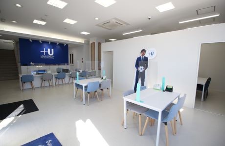 馬堀海岸店内装