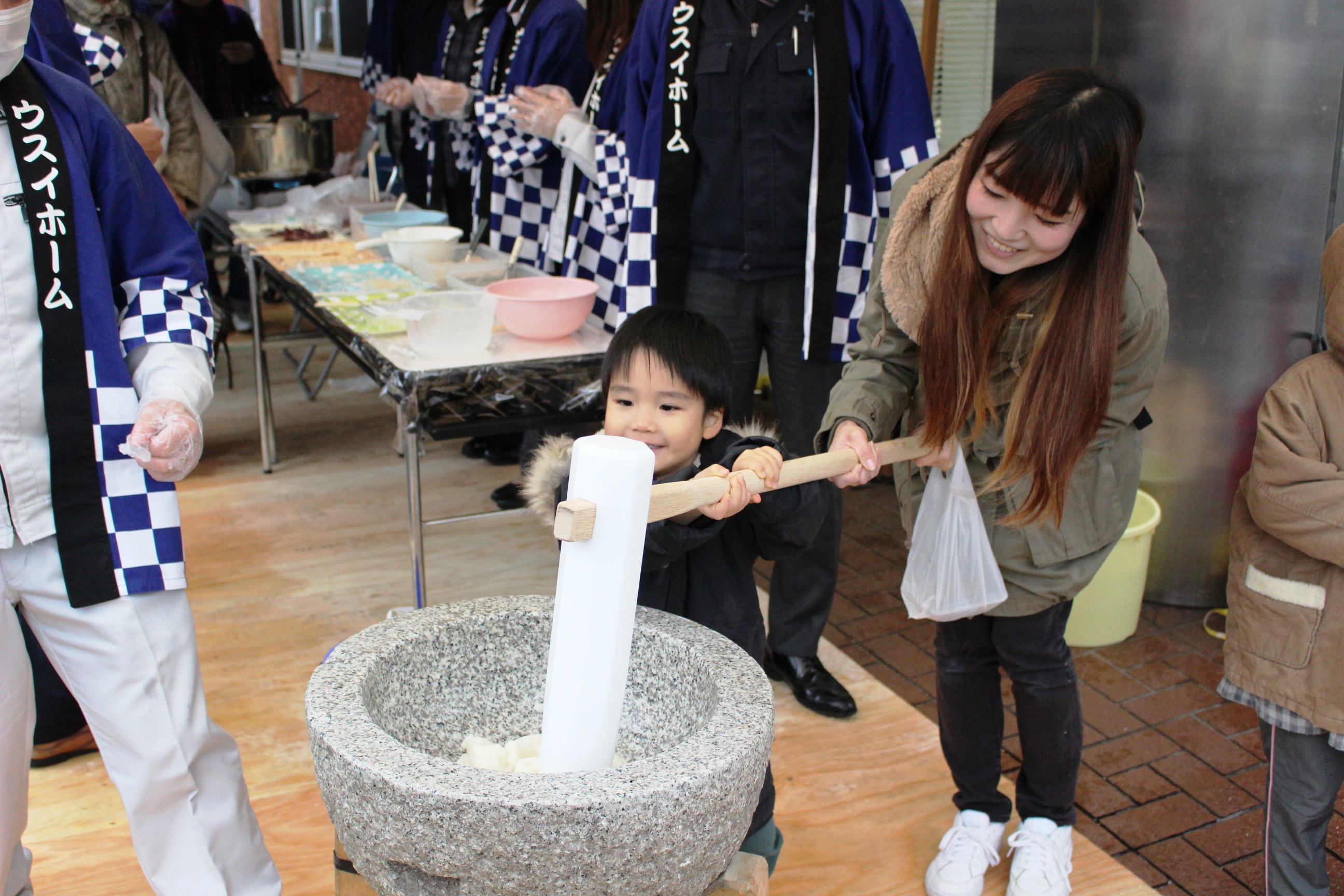 2018.12.22_建設部_餅つき大会 (17)